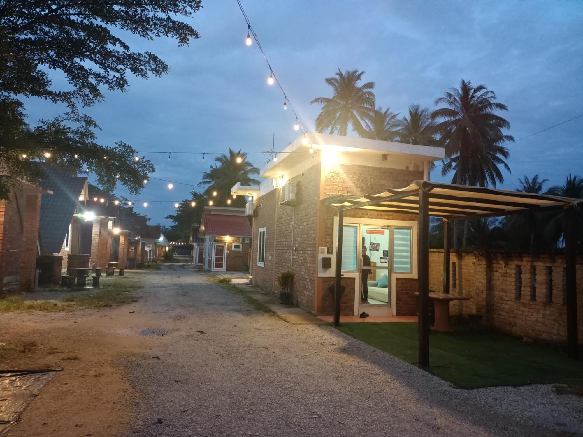 Zainab Cottage Pasir Puteh Exterior photo