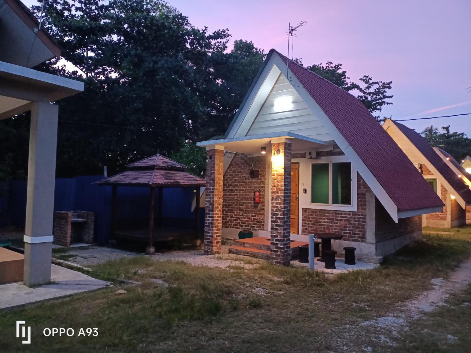 Zainab Cottage Pasir Puteh Exterior photo